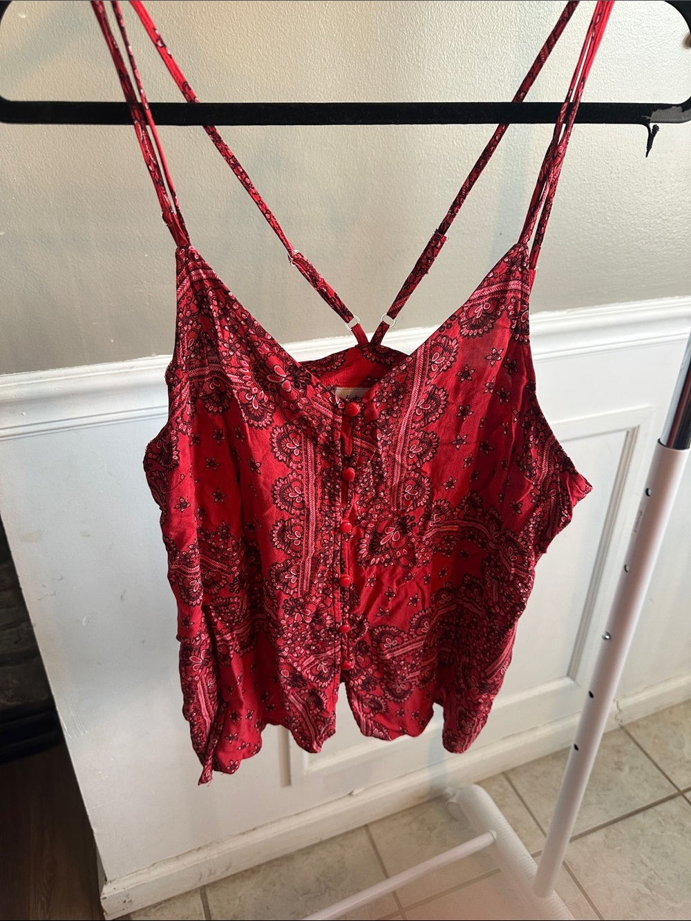 Daytrip Red Paisley Button-Front Spaghetti Strap Camisole
